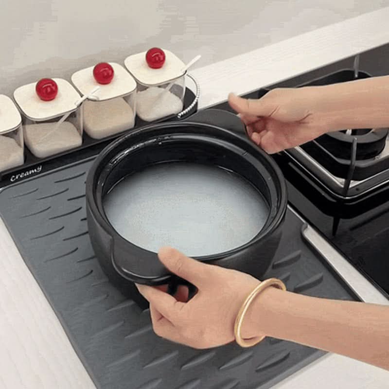 SinkGuard™ – Beschermt en houdt het aanrecht schoon en droog.